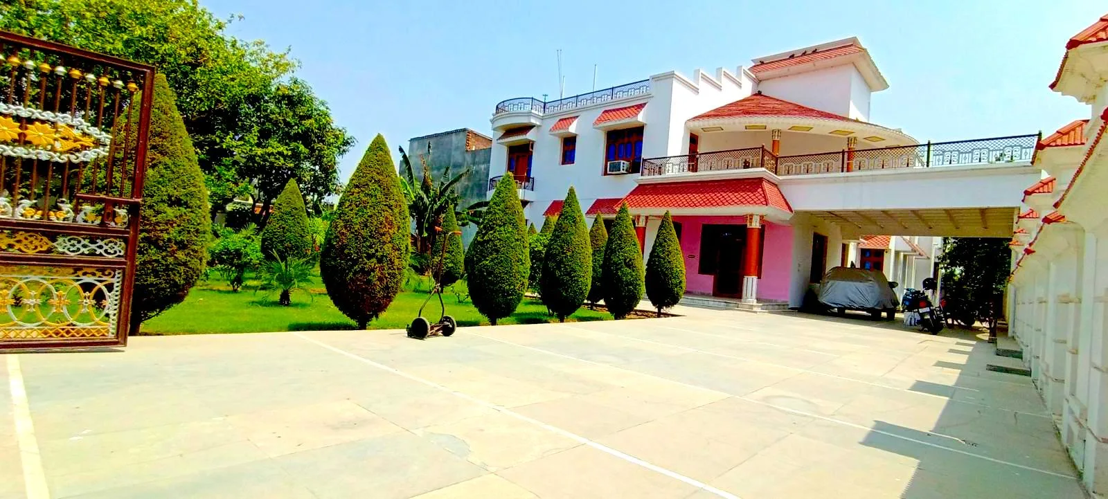 Main-House