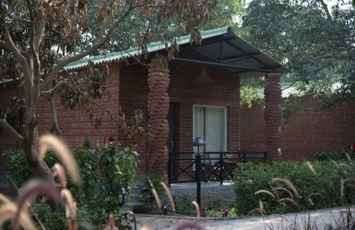 fully furnished/ but back scheme/ concrete bricks construction