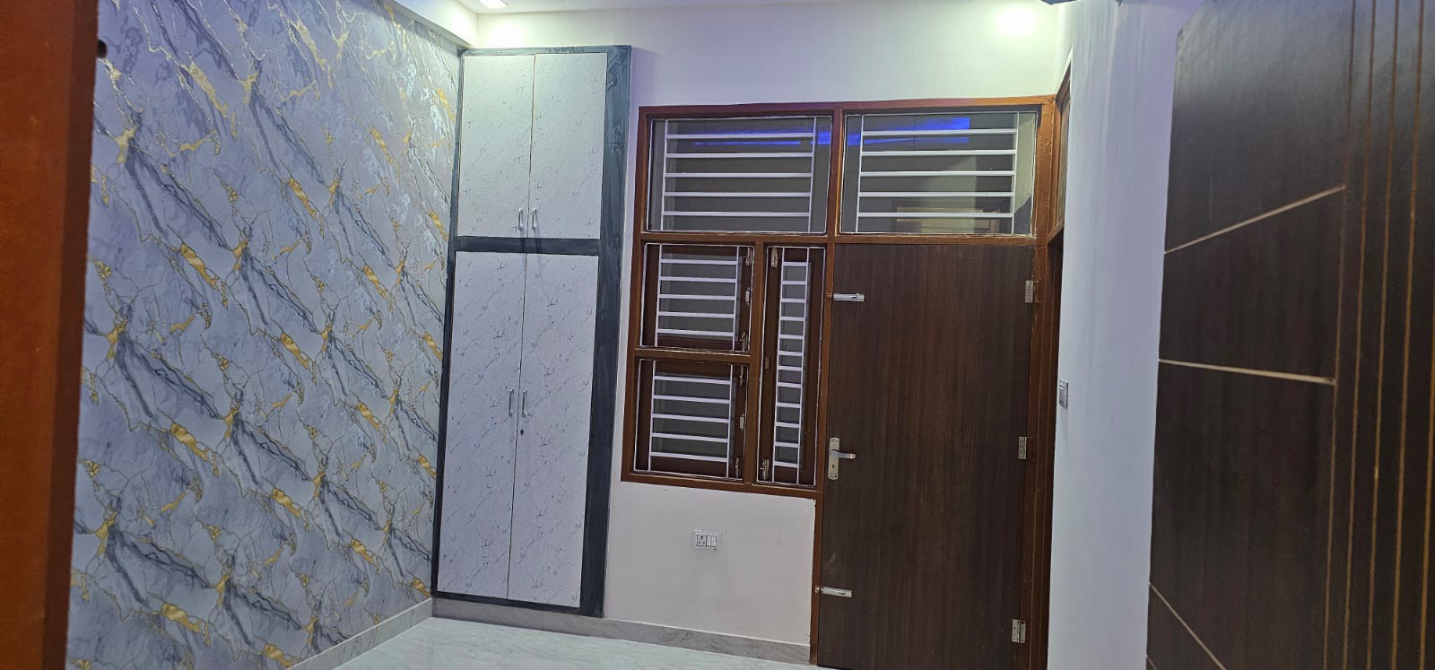 A luxury 3bhk, semi furnished 2