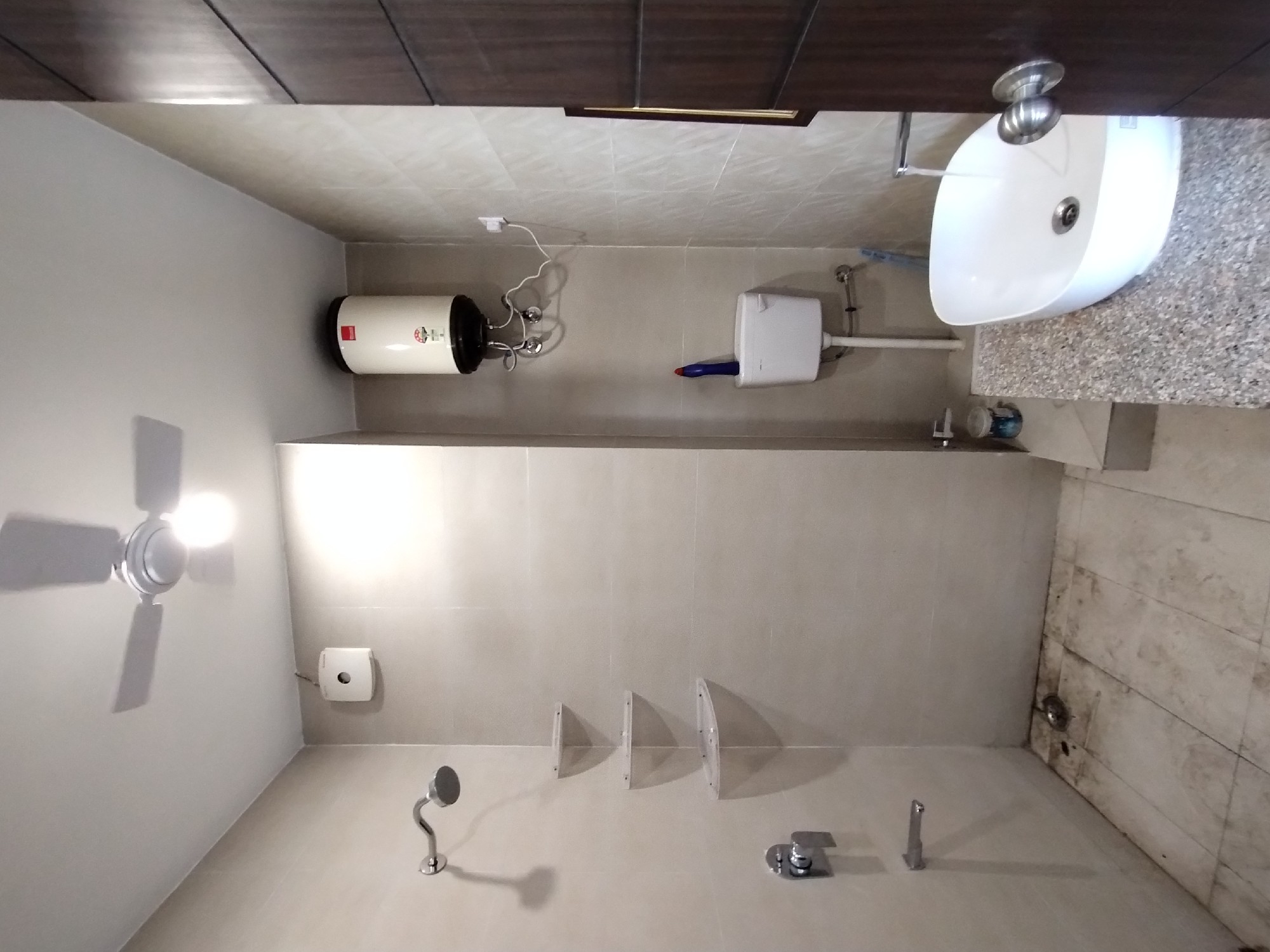 A spacious 2 bhk with all necessary amenities 3