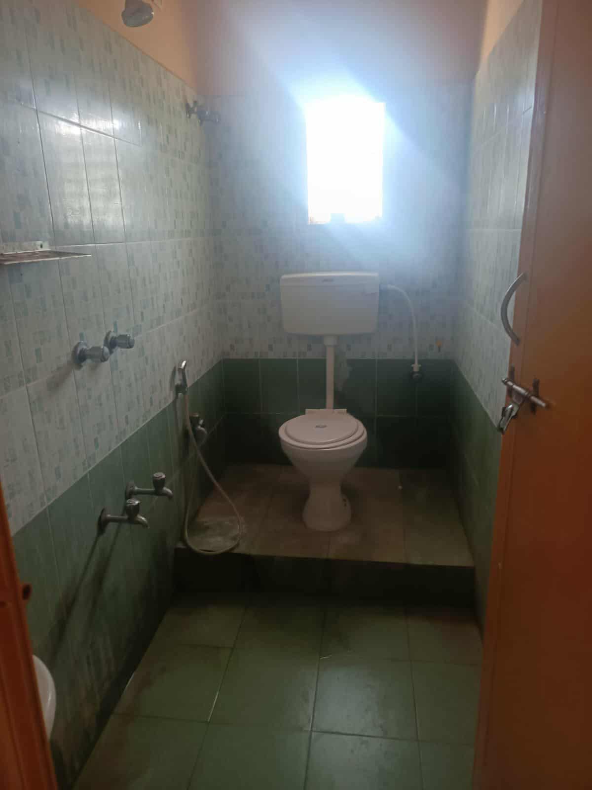 1 bhk plot for students..male bachelors 2