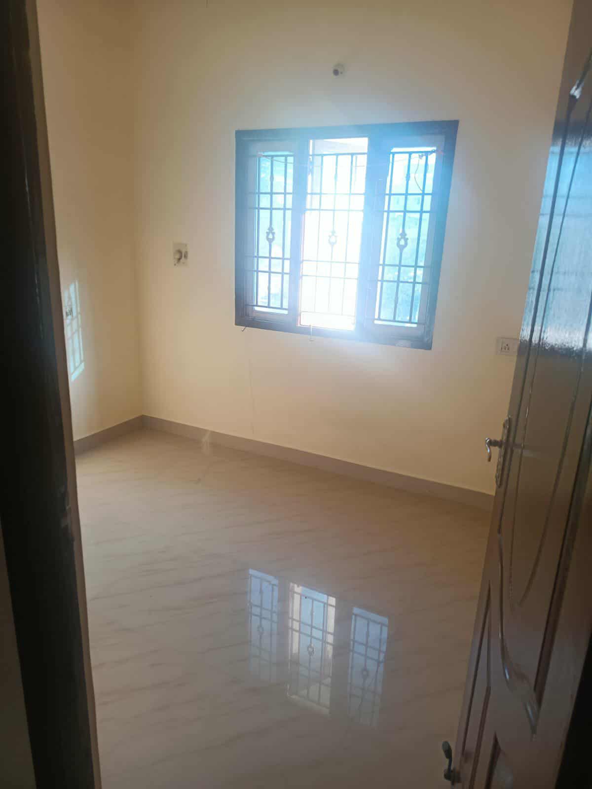 1 bhk plot for students..male bachelors 3