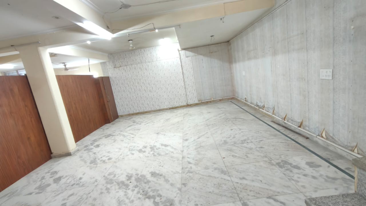 basement for rent nearby mall shop metro School