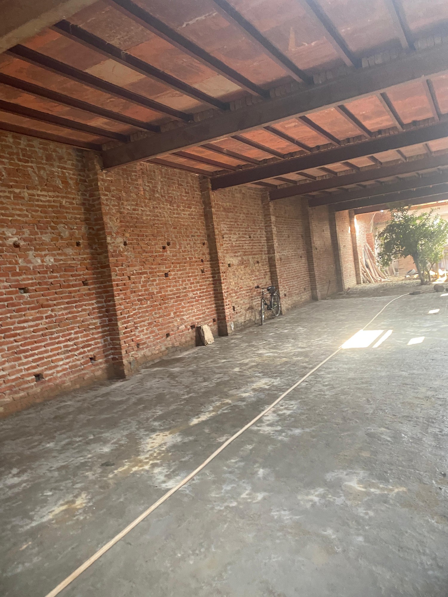 for rent 3500 squir feet 400 gaj ready to move hall for godown factory outlet warehouse etc Ghaziaba