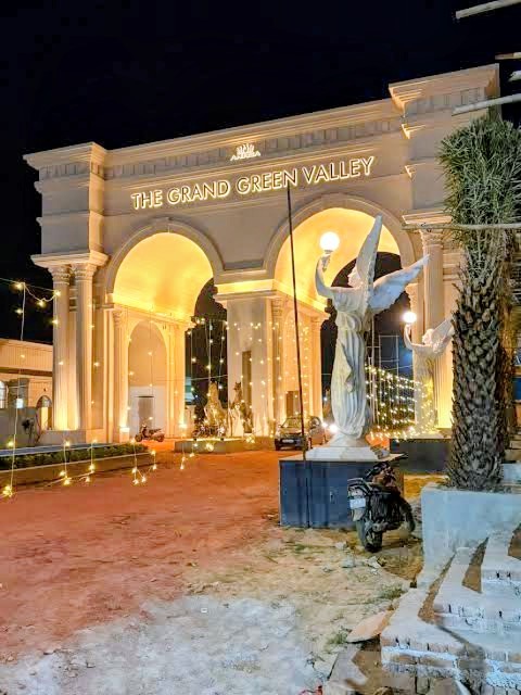 plot, villa, maol,comarcial shops Available hai 2