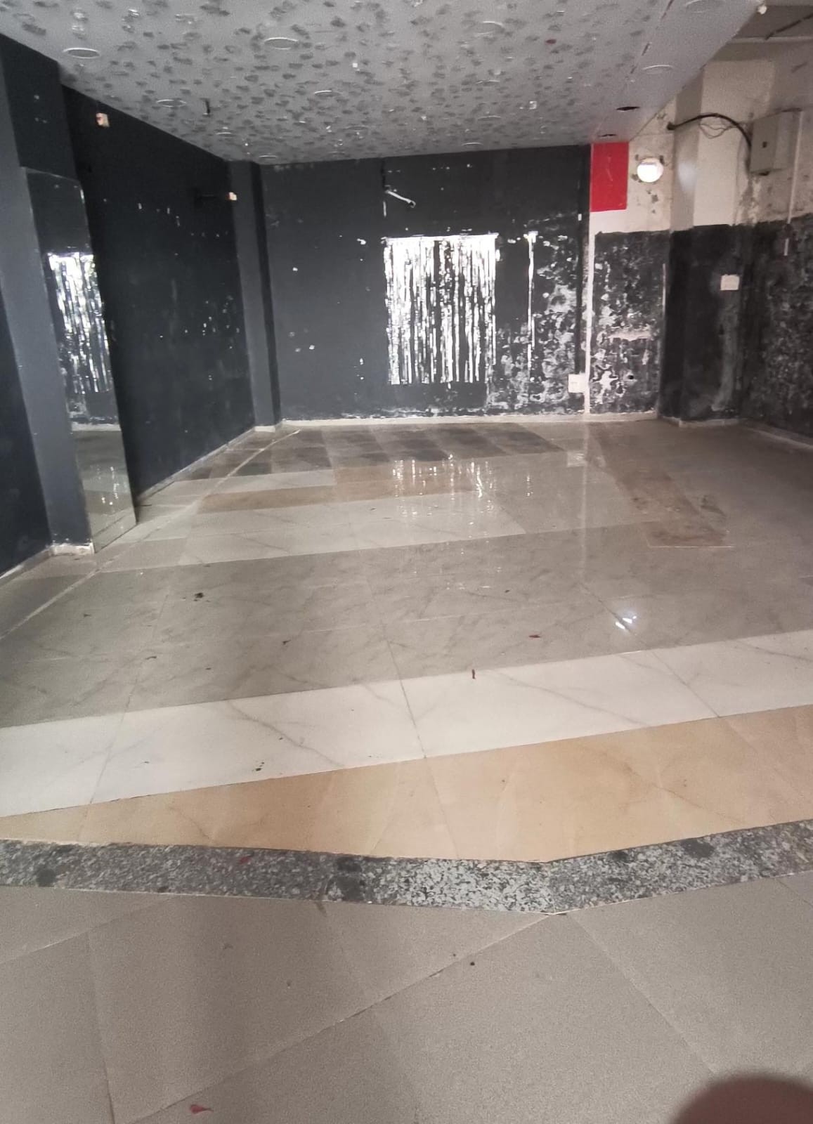 700 square feet shop 2