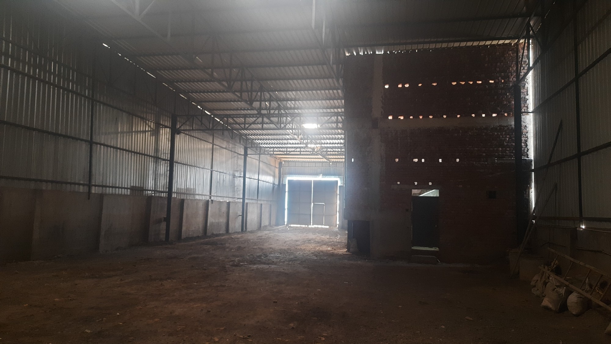 main road warehouse for rent