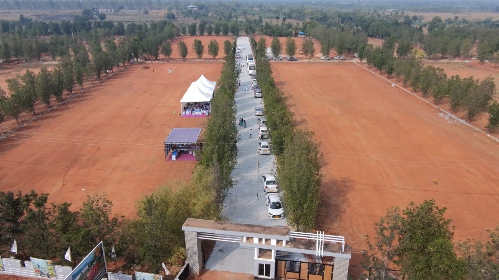 DC CONVERTED 40*60 PLOTS @899/SQFT