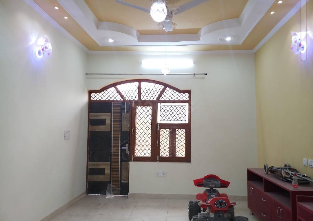 4 plus BHK First Floor Available For Rent