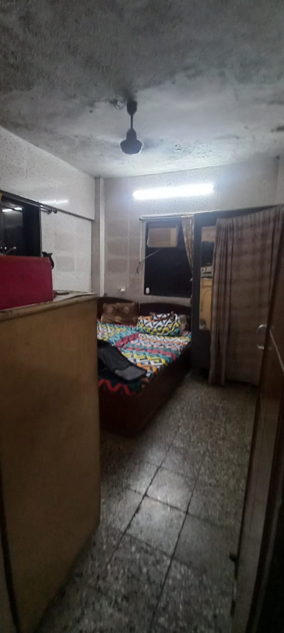 1bhk semi furnished apt in a nice society