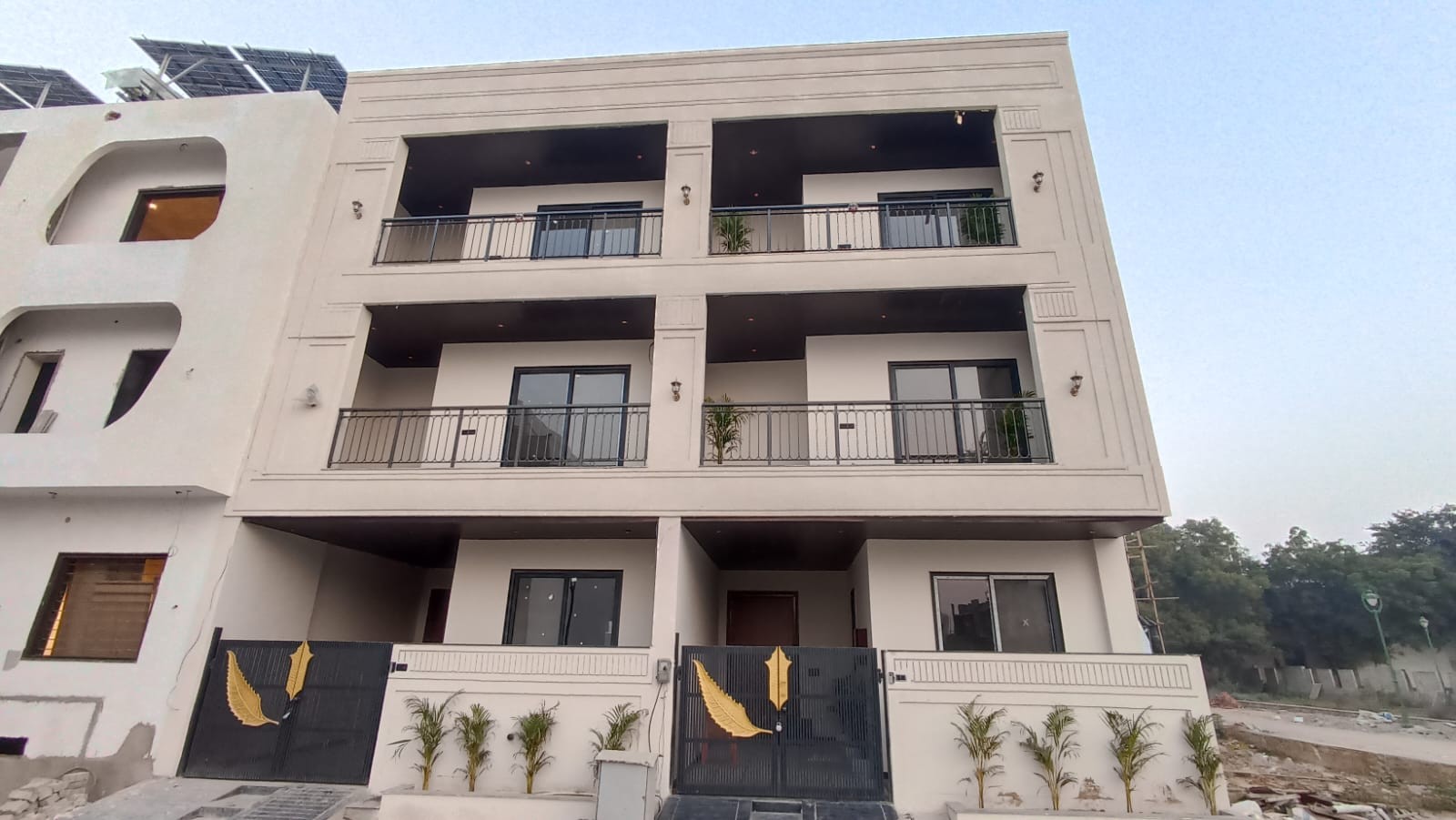 5 BHK LUXURY VILLA AVAILABLE FOR SALE 2