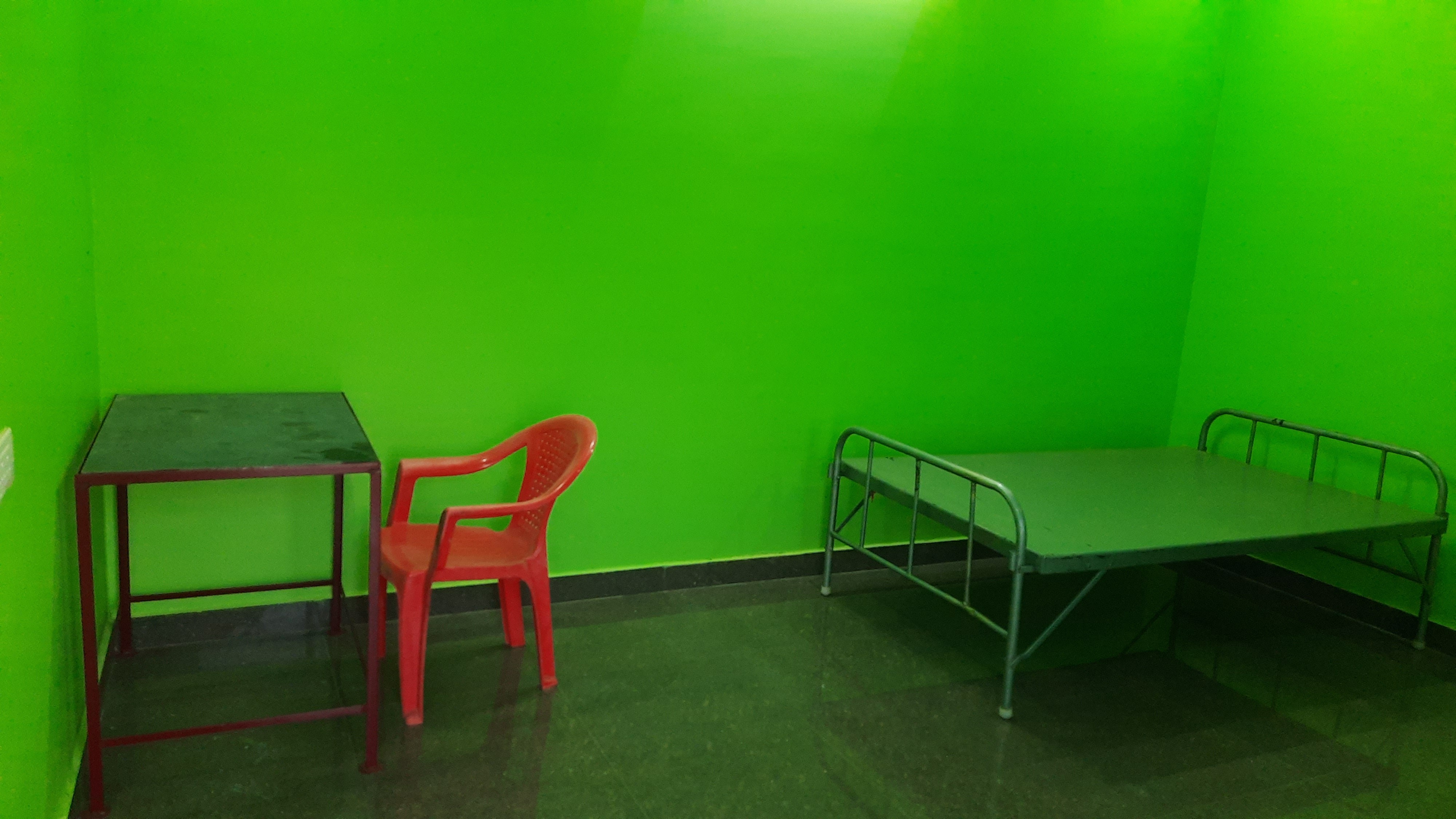 SINGLE ROOM AVAILABLE 2