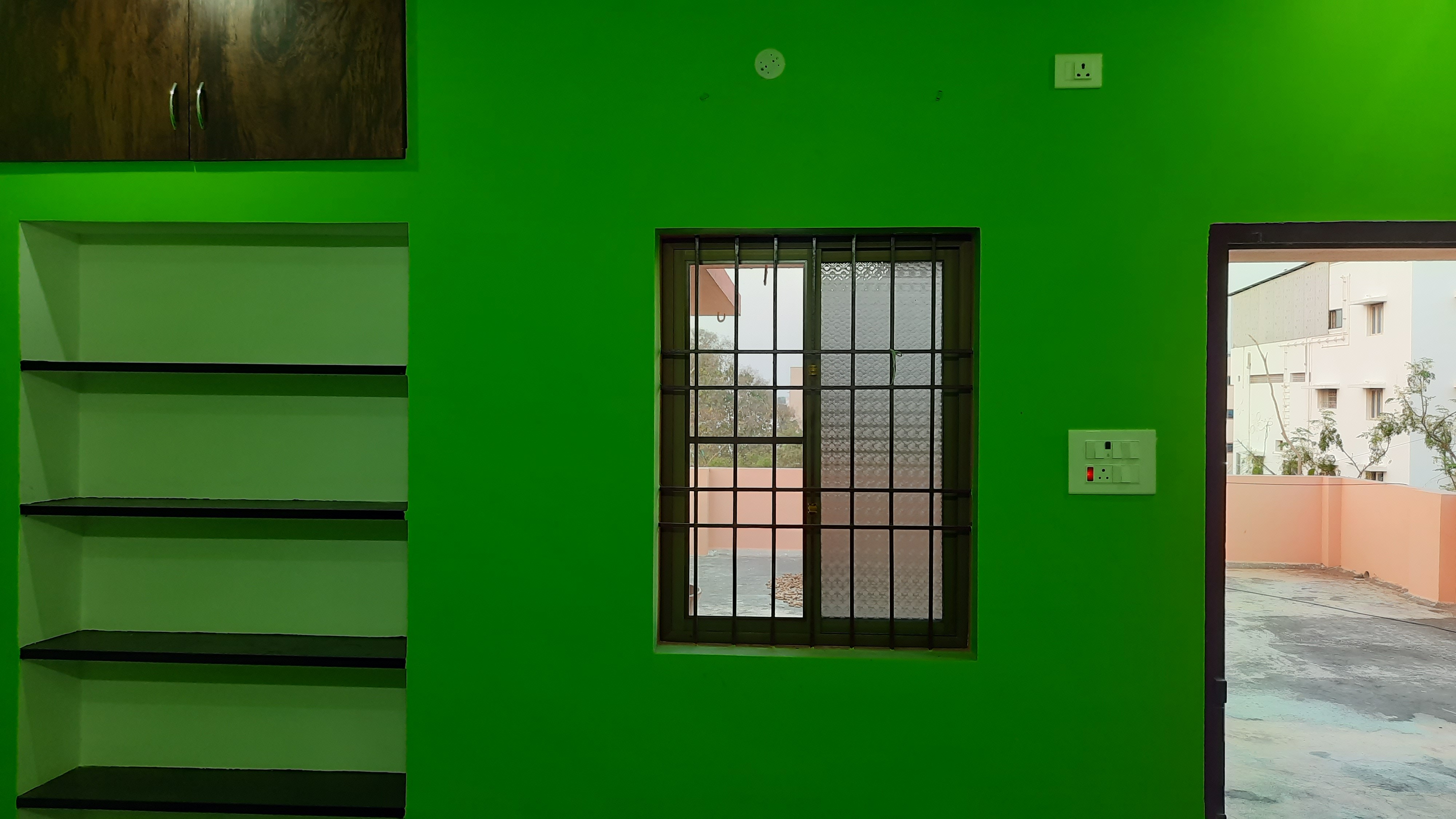 SINGLE ROOM AVAILABLE 3