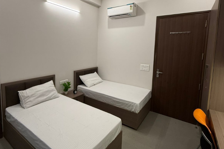 owner property Amit Kumar all facility including rent all rooms available immediately