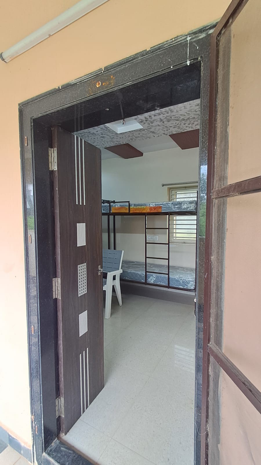 rent for bachelors male