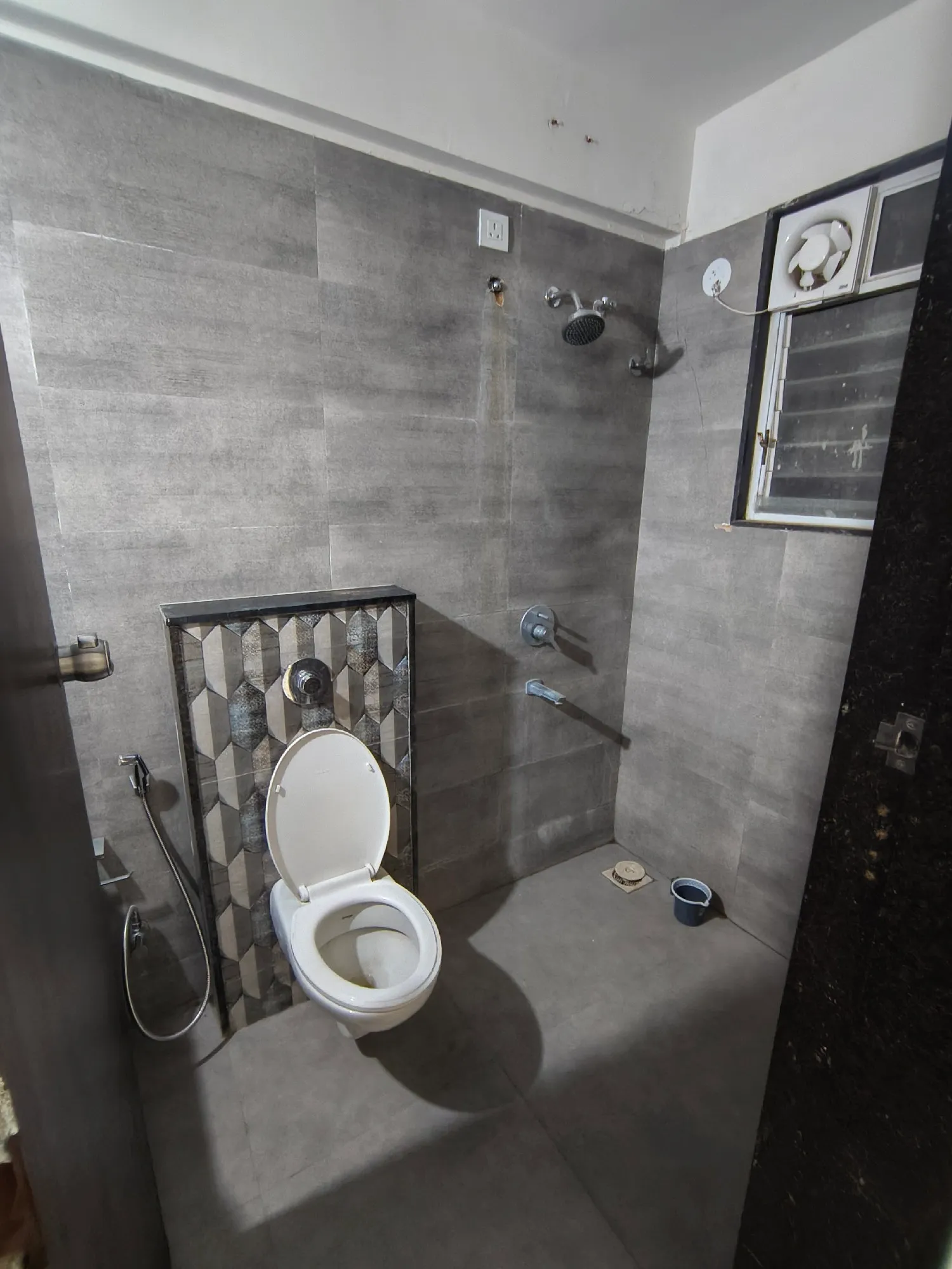 2bhk on rent for bachelors and family. 2
